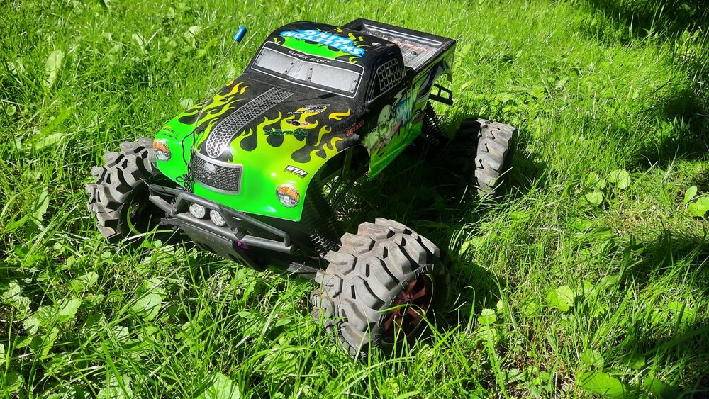 Model samochodu rc spalinowy, HPI Savage 25. bardzo duży.