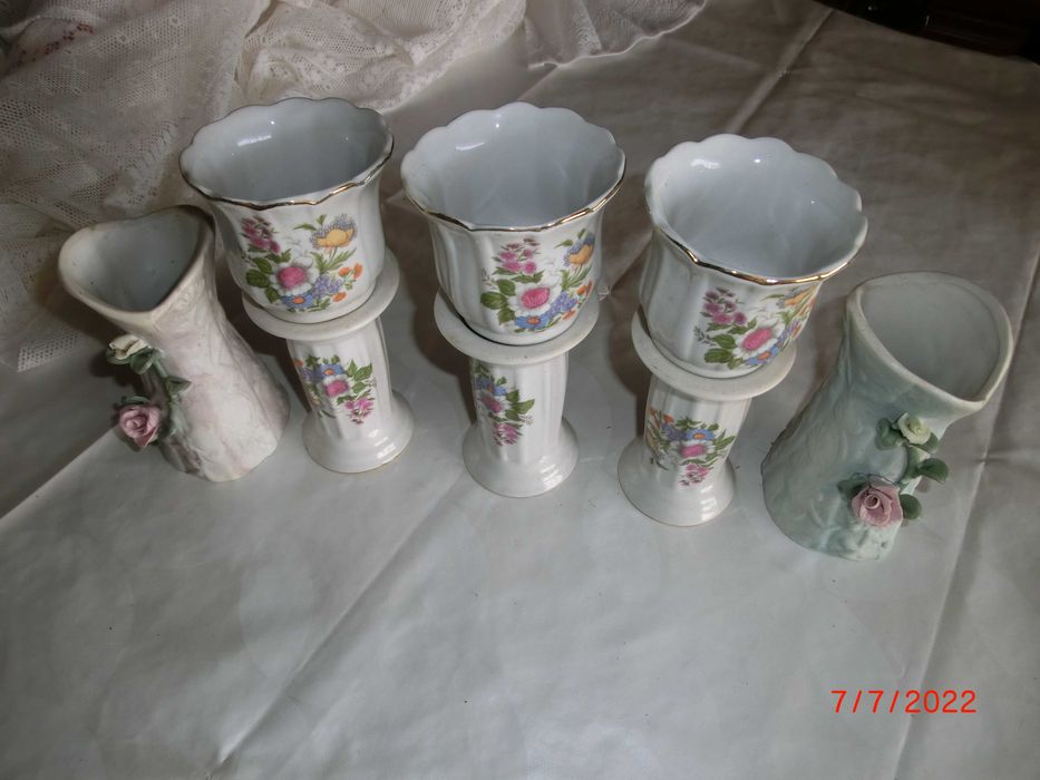 Ceramic ornaments.442544392325703680
