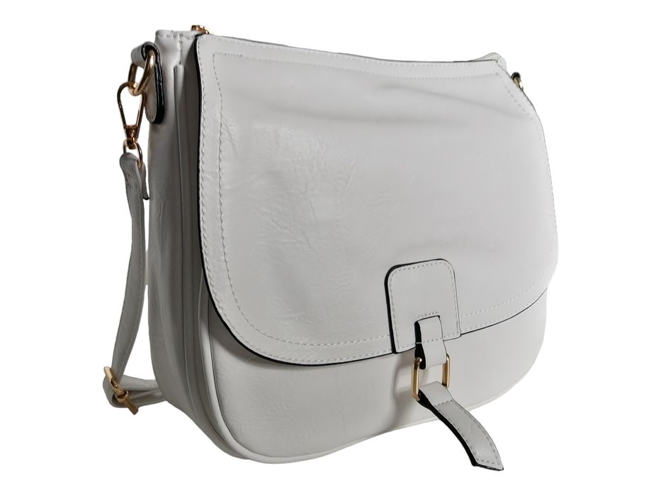 Biała torebka damska na ramię, klasyczna listonoszka, styl miejski