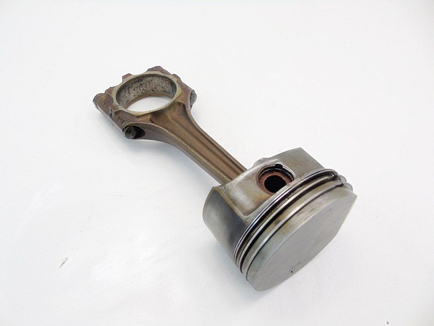 Tłok Korbowód 1.8 20V Passat B5 Audi A4 B5 A6 C4 8109 027B