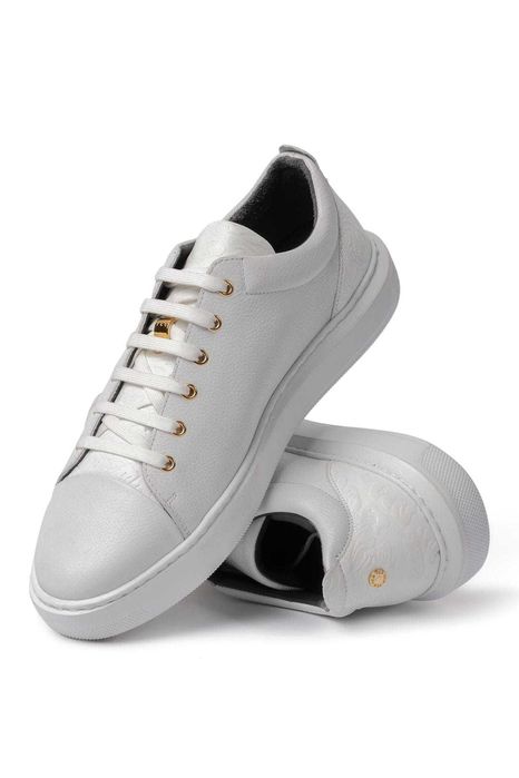 Vendo Lote de Sneakers - NOVOS NA CAIXA - 17Euros/Par. 320 Pares.