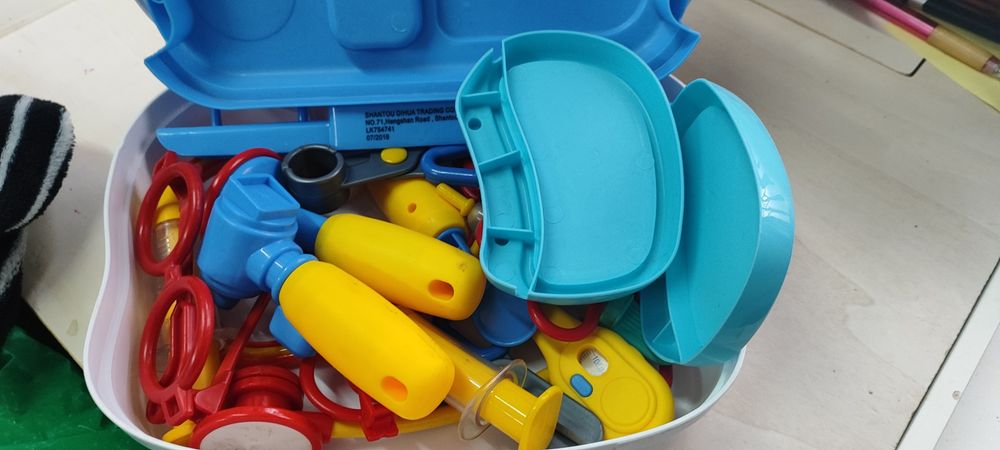 Mala c  rodas e  acessórios de médico