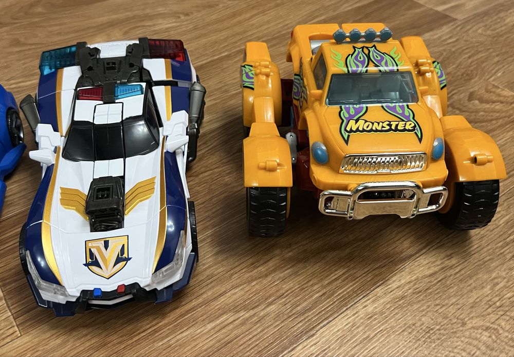 Продам тоботів Tobot