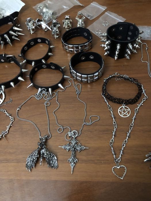 Продам готические украшения