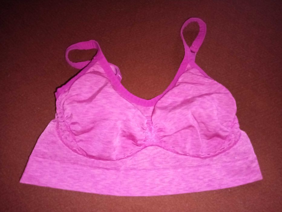 Biustonosz dziewczęcy.