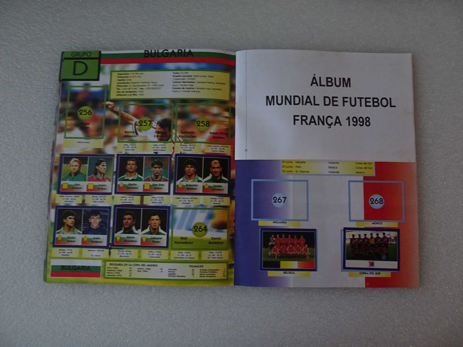Caderneta de cromos de futebol Mundial de Futebol Francia 1998 tem 216