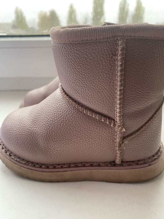 Зммові черевики , уги для дівчинки