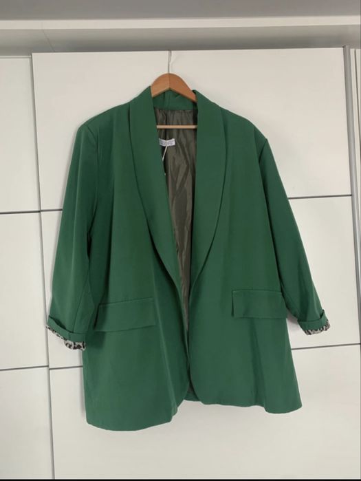 Śliczna ciemno zielona marynarka z elementami panterki polecam