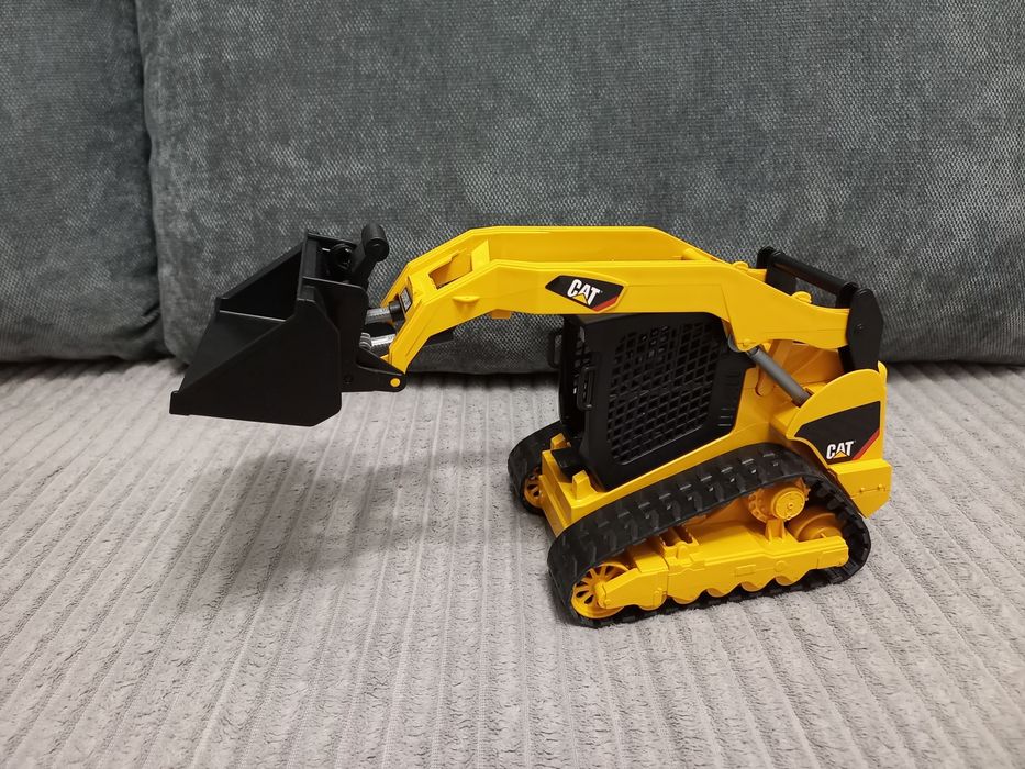 Гусеничний міні-навантажувач CAT від Bruder