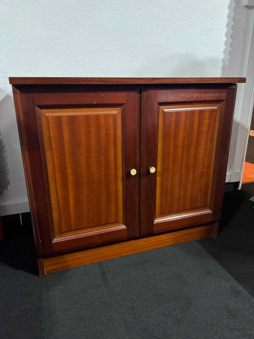 Móvel de Arrumação em Madeira – 80x45x71 cm – Clássico e Funcional