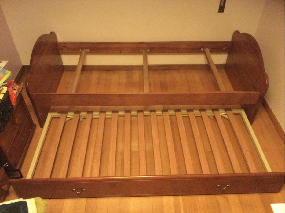 Vendo cama de solteiro/casal
