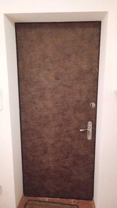 Велика трикімнатна квартира район Сільхозтехніка