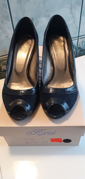 Półbuty na obcasie