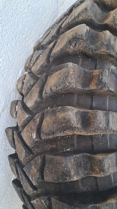 Vendo 1 pneu 37x12.5r17