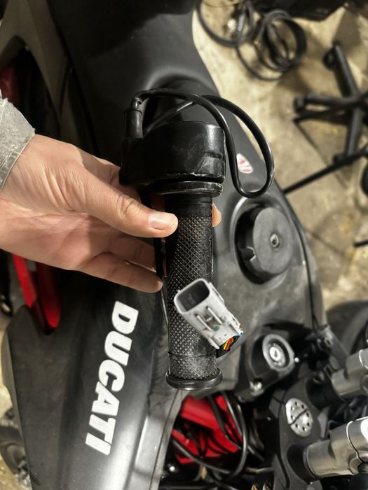 Ручка Газа БУ від Мото Дукаті 
Працююча