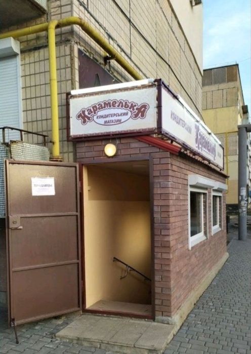 Продам комерційне приміщення 37 м.кв в центрі Петрово