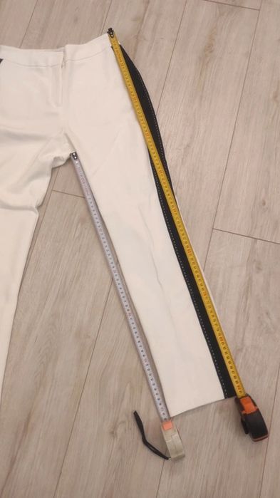Białe spodnie w kant z lampasem, Reserved, r. 34/XS