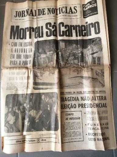 Jornais e revistas antigas. São mais de 35 peças