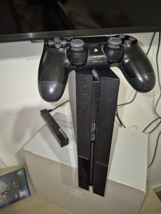Vendo ou troco ps4 desbloqueada e xbox  serie S  por algo do meu inter