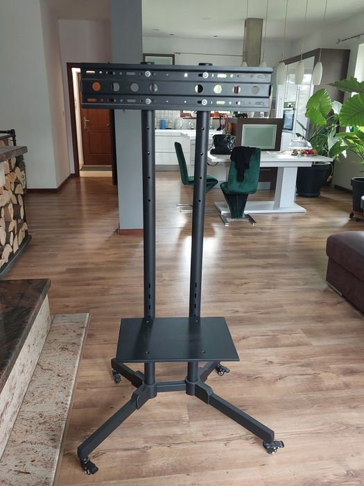 Mobilny stojak pod telewizor