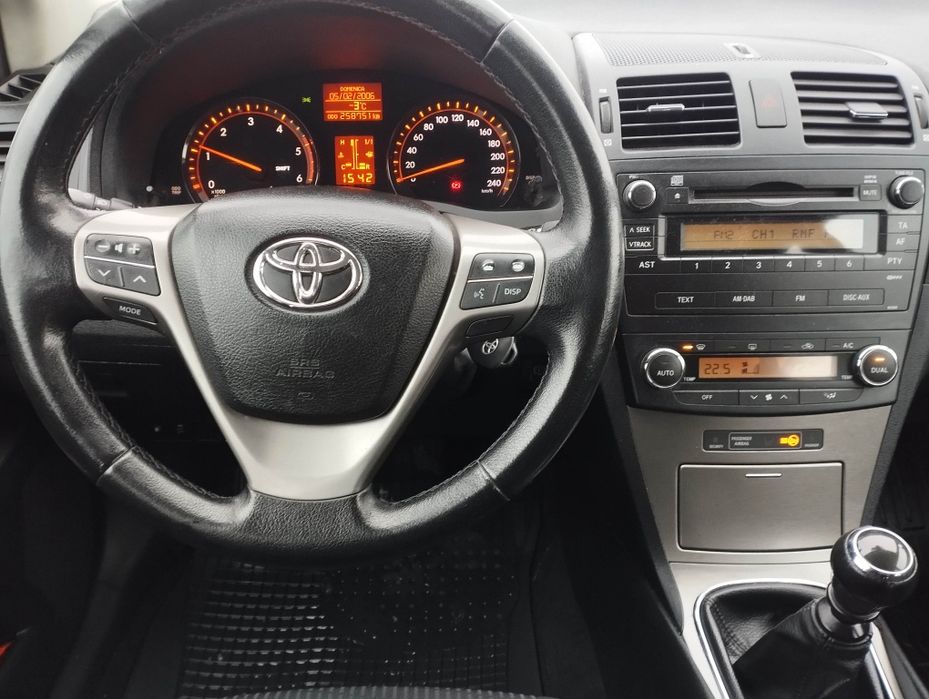 Toyota Avensis combi  2.0 diesel polski salon .