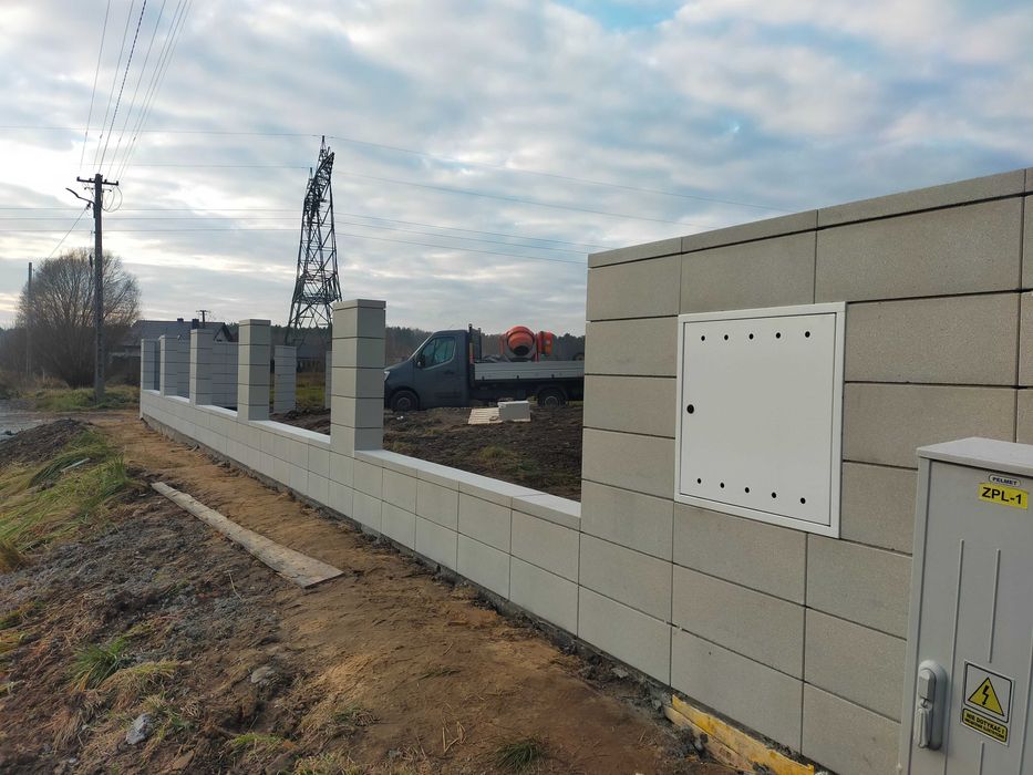 Ogrodzenia Murowane z pustaków gładkich i łupanych.