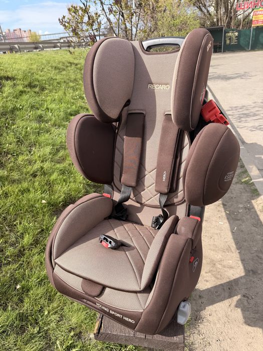 Автокрісло Recaro