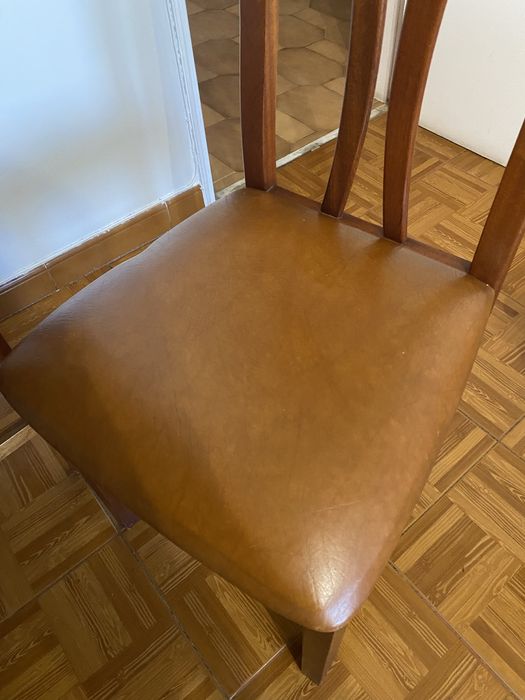 Mesa extensìvel com 4 cadeiras madeira cerejeira