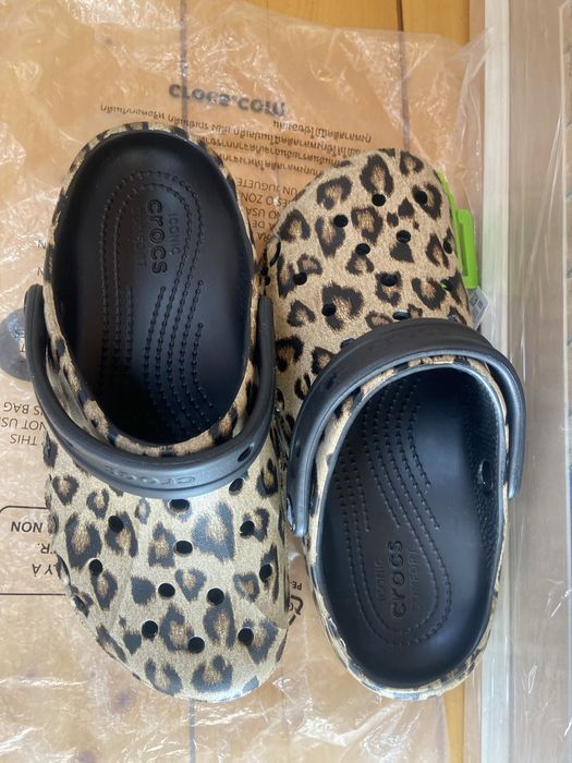 Crocs W7,W8 Classic Baya Platform Animal Clog Джибітси з USA