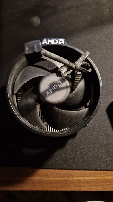 Procesor amd ryzen 3600x + stock cooler