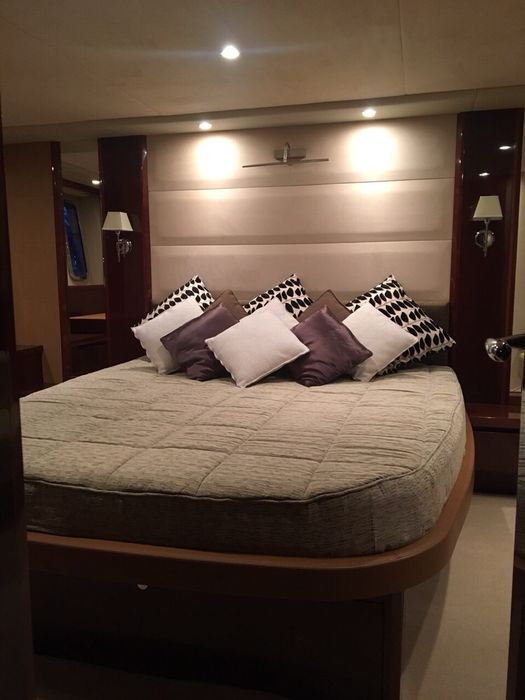 Яхта Princess V65