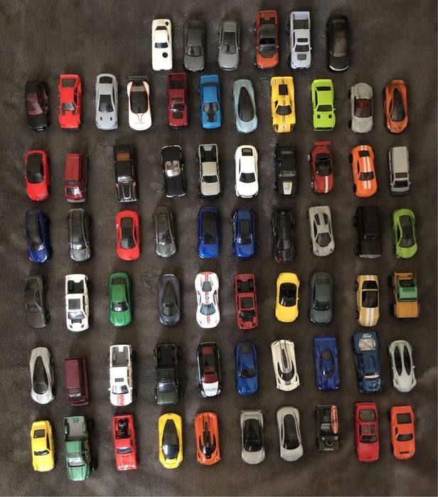 66 машинок Hot Wheels