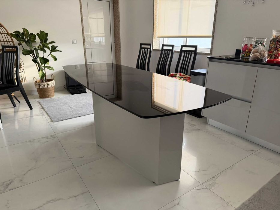 Mesa contemporânea