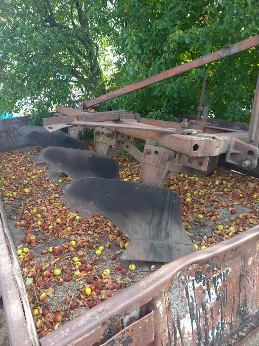 Продам 4-х корпусний плуг