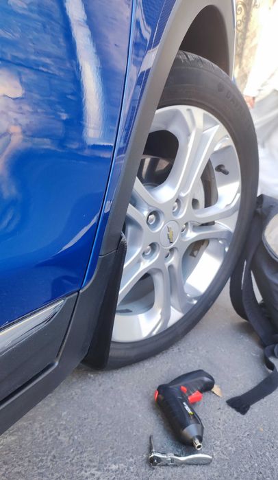 Брызговики на Chevrolet Volt Вольт 1/2 заглушка бампера Opel Vivaro