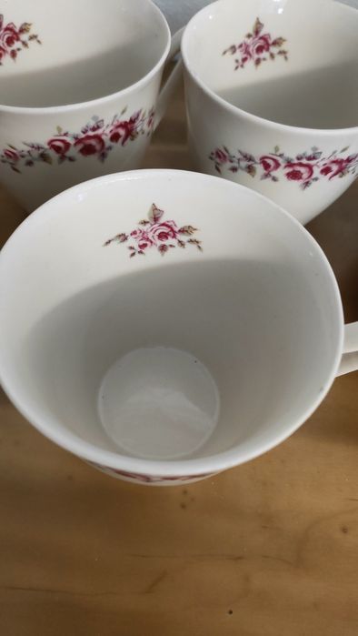 Tułowice porcelana filiżanki spodki róże 89