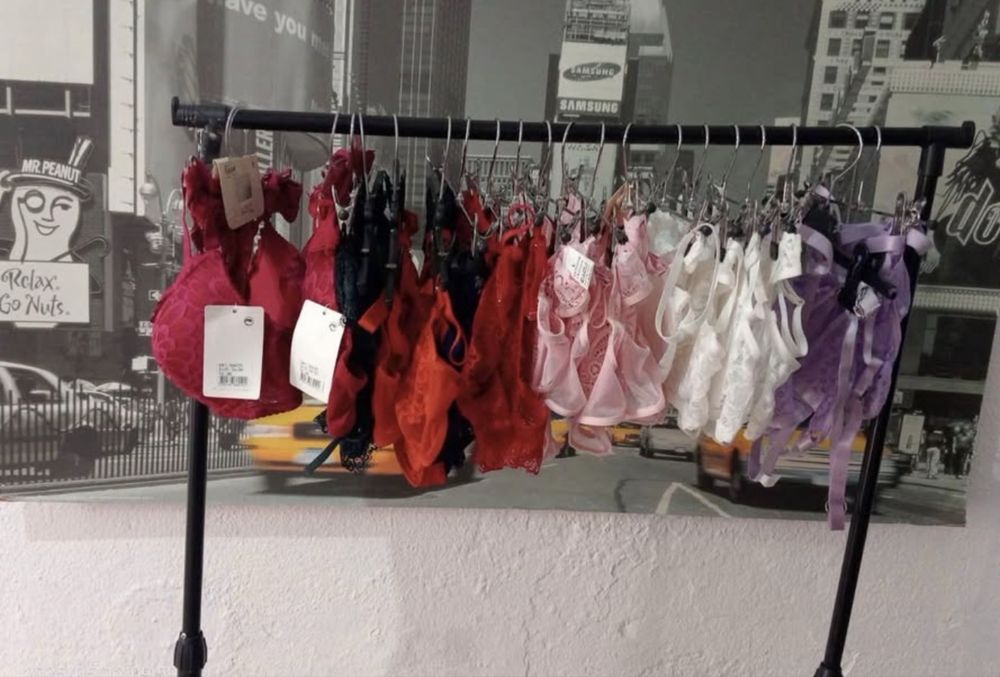 Lote 40 Pecas de Roupa e 15 Lingerie