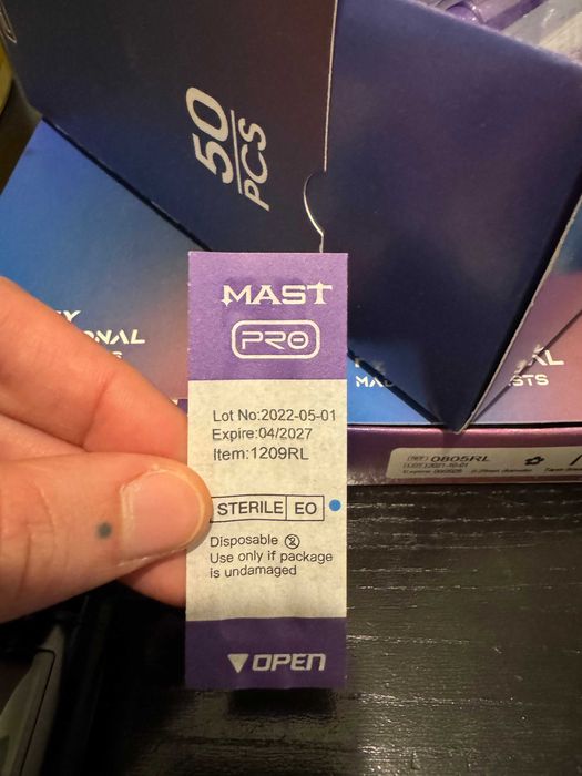 Materiais de tatuagem (Agulhas de Tatuagem + Consumíveis)