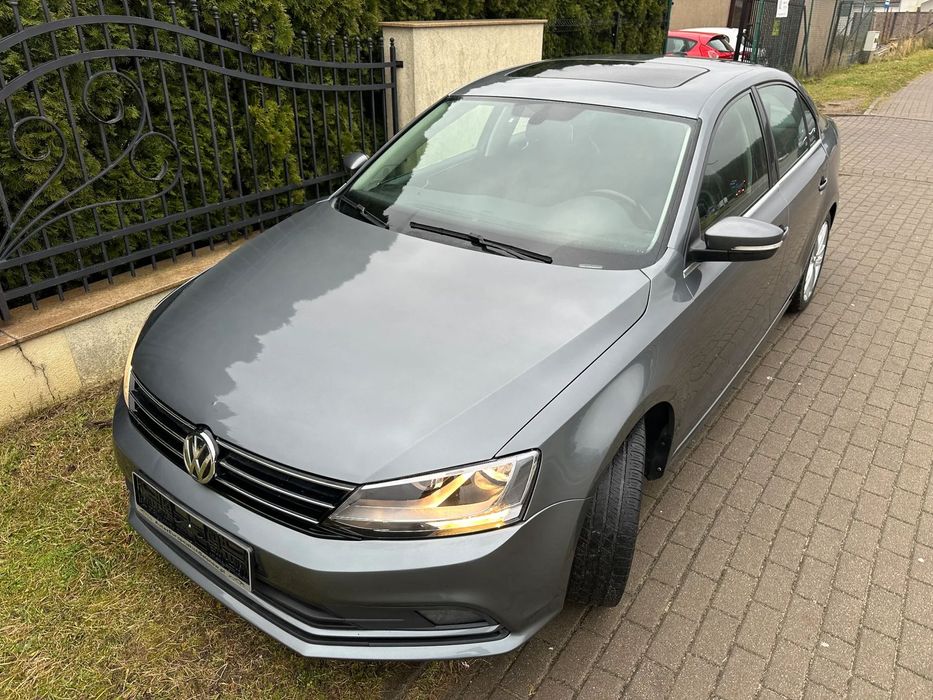 Volkswagen Jetta 1,8 mocna benzyna, automat ,nawigacja, światła dzienne,Isofix,USB,Aux