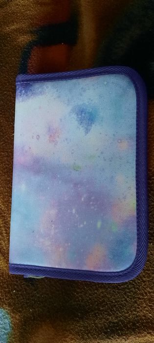 Sprzedam piórnik dziewczecy