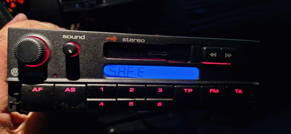 Radio Alpha VW niebieskie podświetlenie Karta-Kod