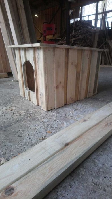 Будка для собак деревянная