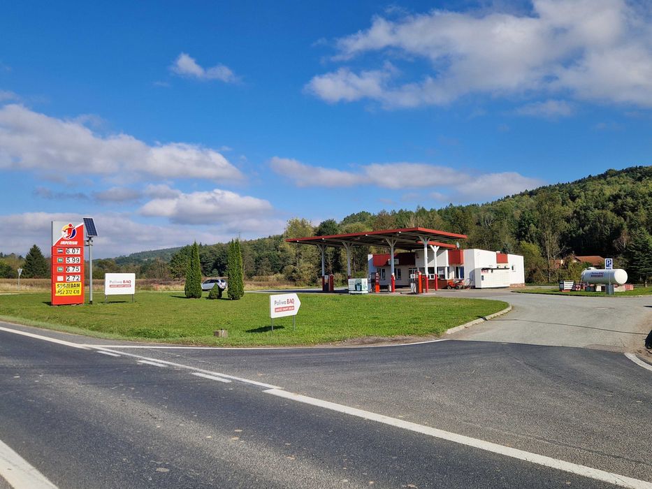 Stacja paliw przy drodze krajowej DK 19