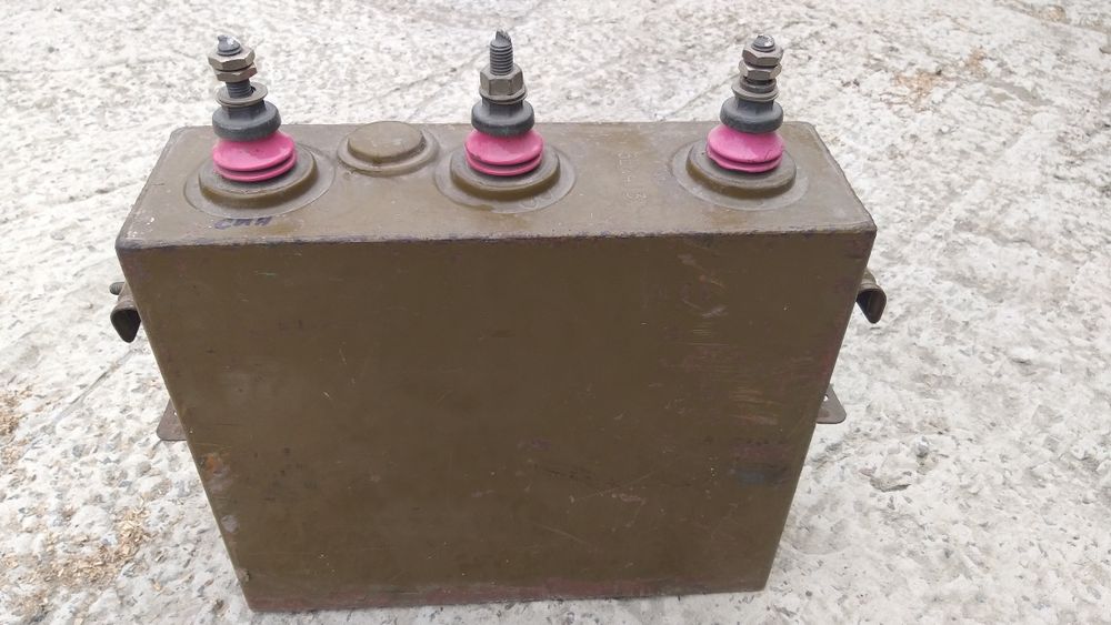 Конденсатор масляный КЭК 1-0.4-33 ЗуЗ