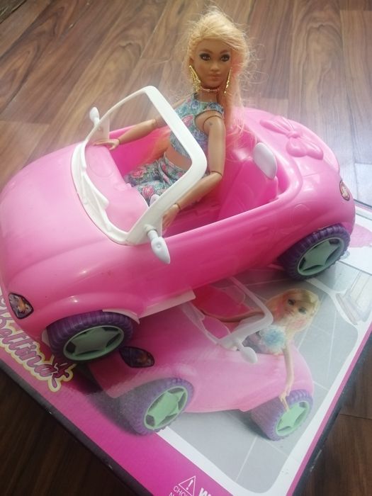 Розовая машинка Барби и Куколка Barbie
Розовый автомобиль Barb