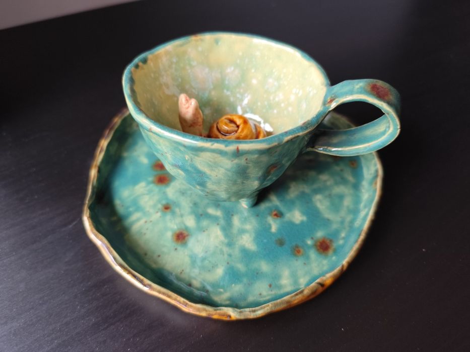 Filiżanka na nóżkach ze ślimakiem i spodkiem handmade