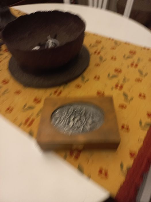 Caixinha de madeira c/  estanho.Guarda joias lindissimo