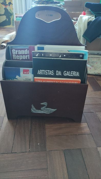 Porta revistas em madeira