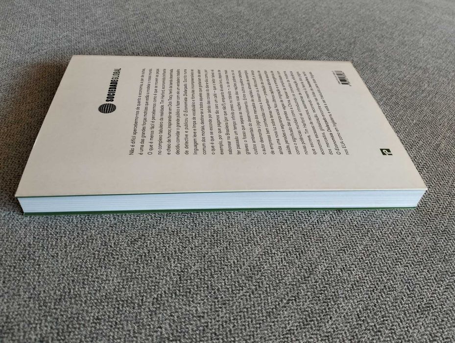 Livro "O economista disfarçado" de Tim Harford.
