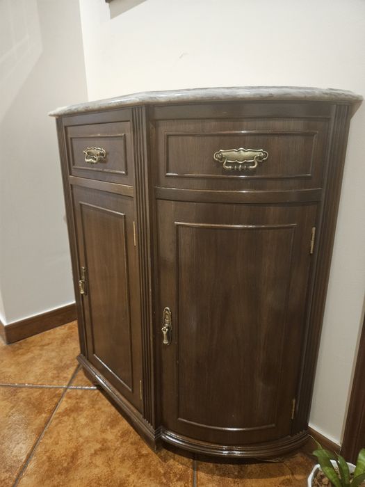 Sapateira em nogueira